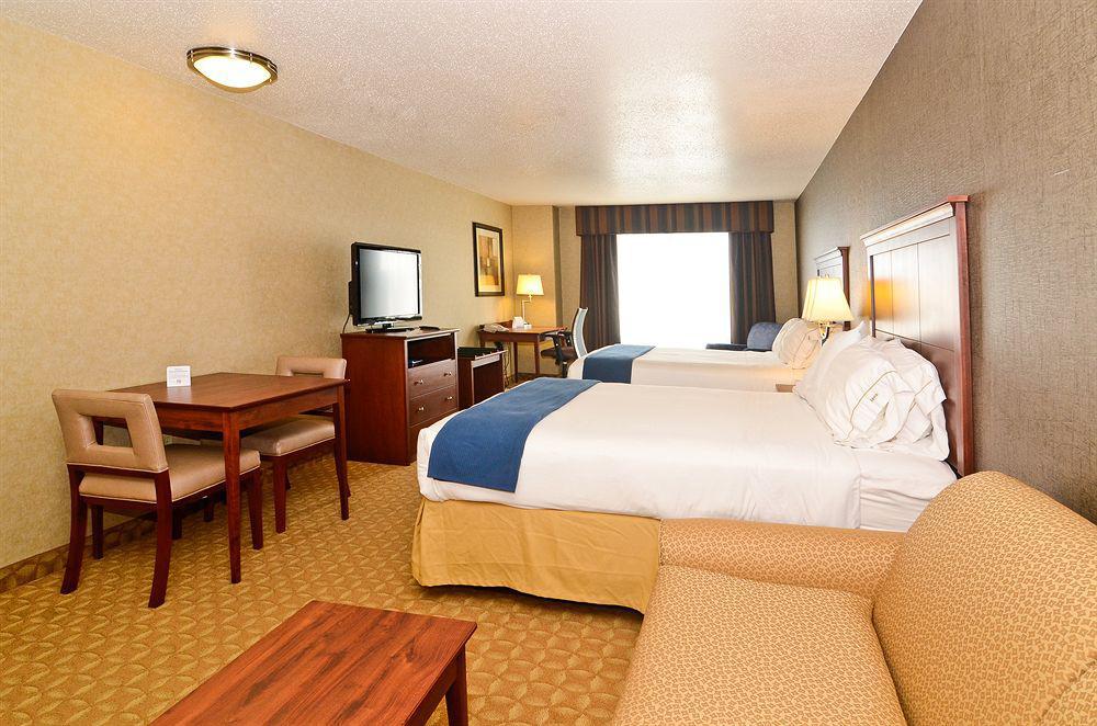 Holiday Inn Express Hotel & Suites Fort Atkinson By Ihg Exterior foto